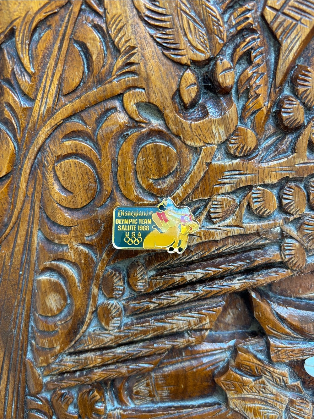 Vintage Disneyland Olympic Team salute 1988 pin